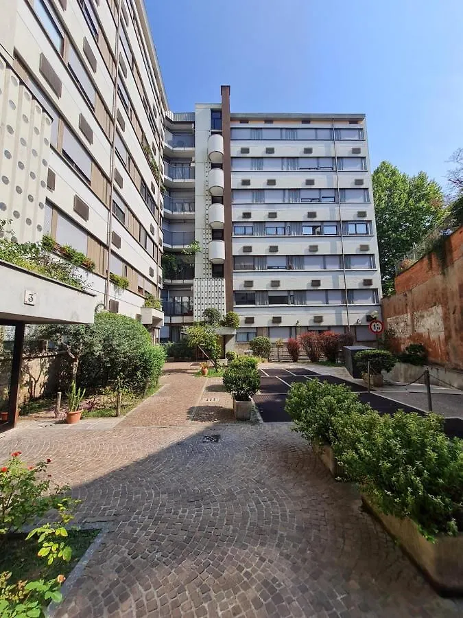 Crocetta - Porta Romana cozy apartment Duomo view Milano 0*,  Italia